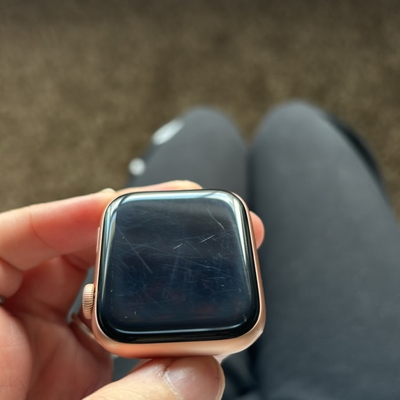 Apple Watch Series 4 44mm Rose gold - Picture 3 of 6